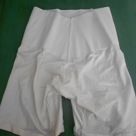 2 Hanes Her Way Waist Slimmers White/Beige Large - Picture 2 of 4